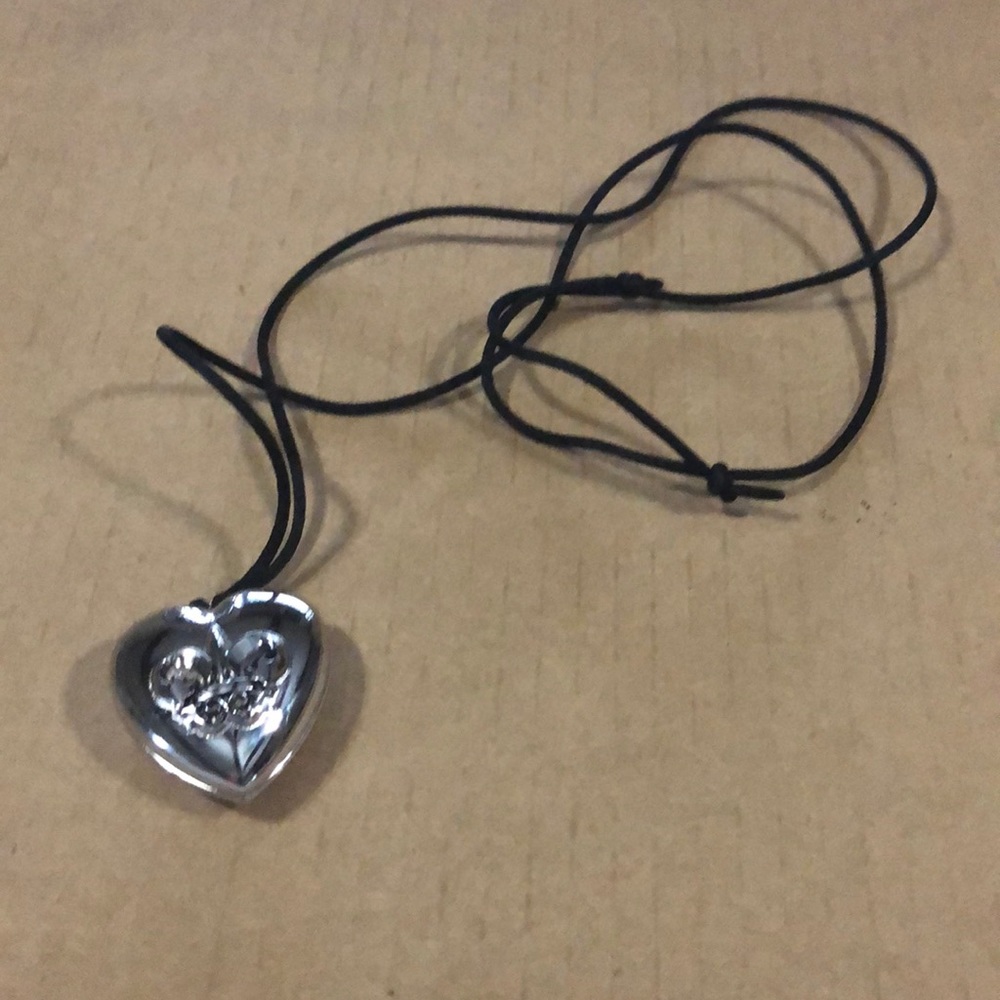 Avon Fergie perfumed necklace